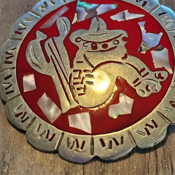 Vintage Alpaca Silver & Abalone Siesta Scene Scalloped Brooch - Picture 3 of 6